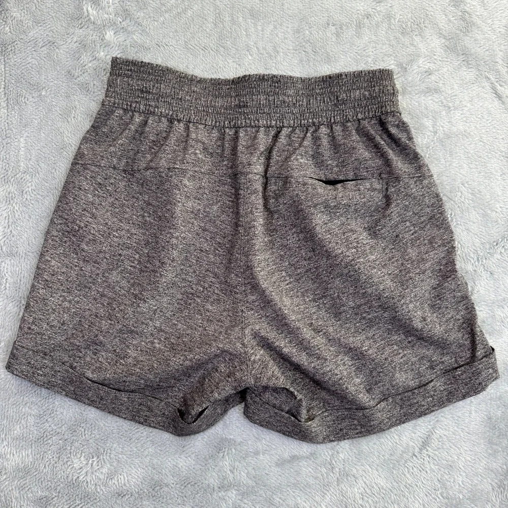 Lululemon Shorts Women 2 Heather Lux Heather Gray Spring Break Away Short II 3